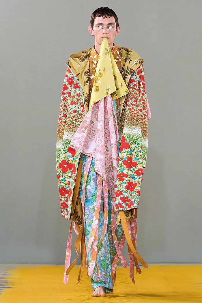 Craig Green 2026 春夏男装秀 - 背心、背带、Fred Perry 联名款、针织流苏、短裙、花朵和雨衣