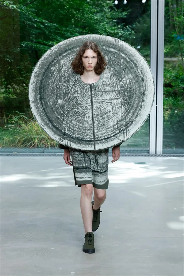 【巴黎男装2026春夏】日本设计师展现独特风格与方向