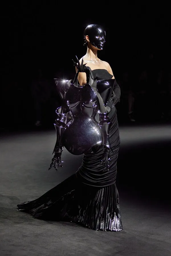 【2025秋冬巴黎高定大秀亮点】设计师在变化与延续之间交织的视角与表达