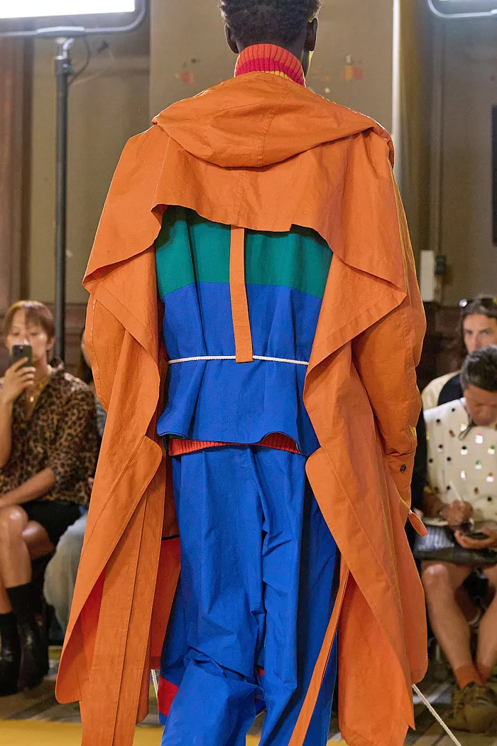 Craig Green 2026 春夏男装秀 - 背心、背带、Fred Perry 联名款、针织流苏、短裙、花朵和雨衣