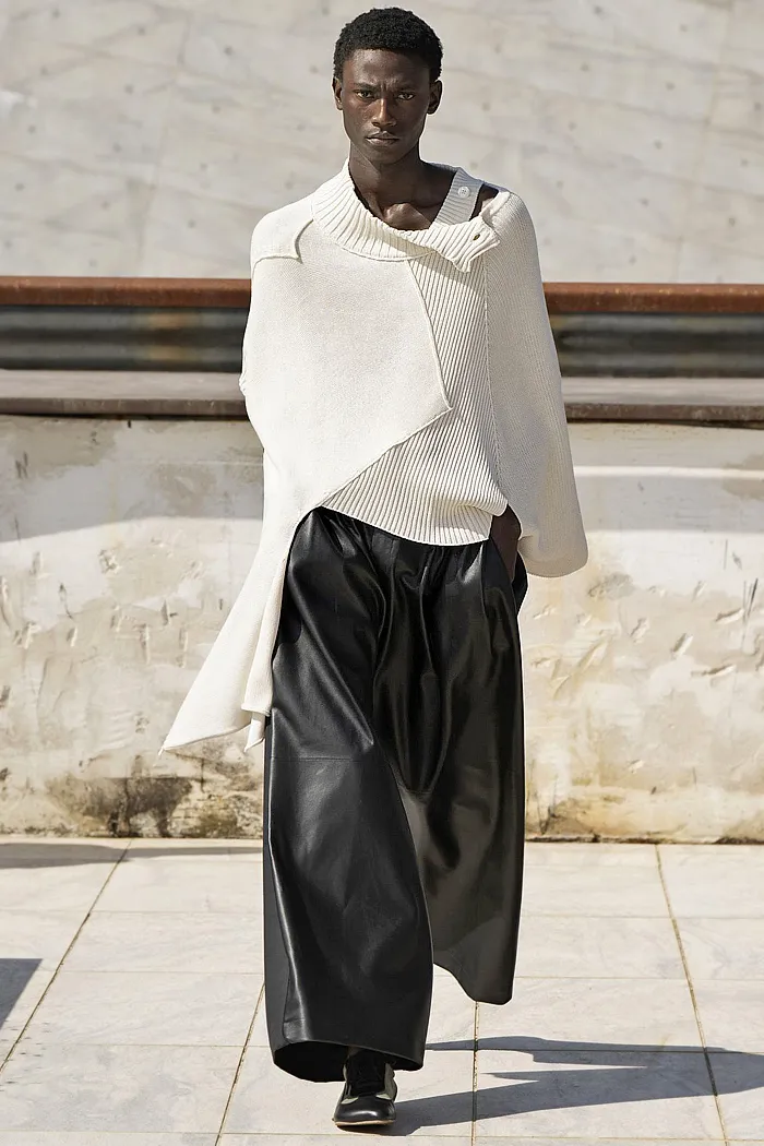 Niccolò Pasqualetti 2026 春夏男装 – 牛仔连体裤、斗篷夹克、工装裤、褶饰、解构混合