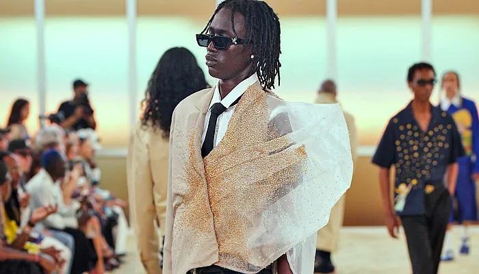 3.Paradis 2026春夏男装——自由鸽、超现实艺术沙滩装、多腰带牛仔布、水晶、实用层