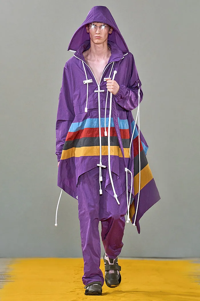 Craig Green 2026 春夏男装秀 - 背心、背带、Fred Perry 联名款、针织流苏、短裙、花朵和雨衣