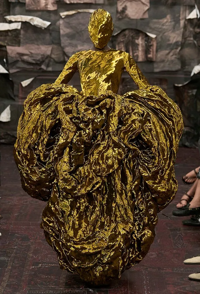 这 26 件惊艳连衣裙是 2025-2026 秋冬高级定制周的亮点