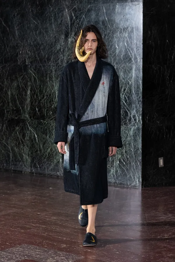 Shinya Kozuka 2026春夏系列主题为“月亮在房间里飘浮”