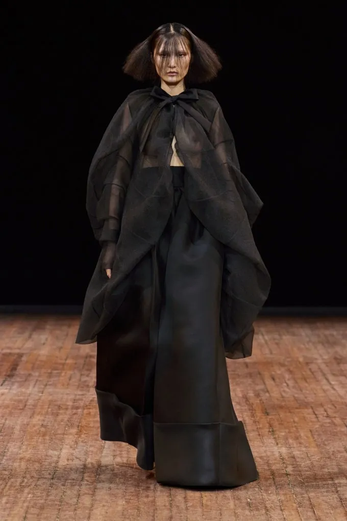 Viktor & Rolf 2025-2026 秋冬高级定制秀销量翻倍