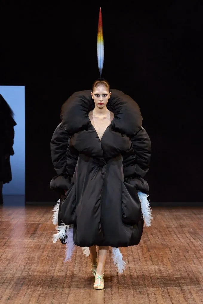 Viktor & Rolf 2025-2026 秋冬高级定制秀销量翻倍
