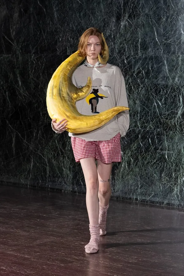 Shinya Kozuka 2026春夏系列主题为“月亮在房间里飘浮”