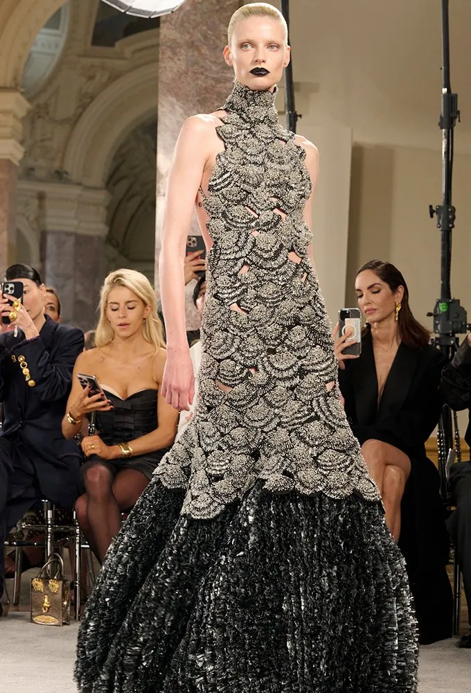 这 26 件惊艳连衣裙是 2025-2026 秋冬高级定制周的亮点