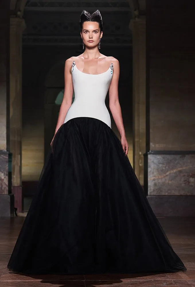 这 26 件惊艳连衣裙是 2025-2026 秋冬高级定制周的亮点