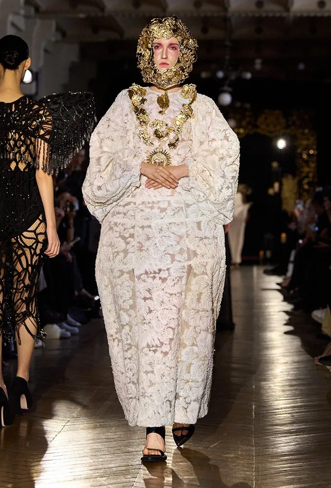 这 26 件惊艳连衣裙是 2025-2026 秋冬高级定制周的亮点