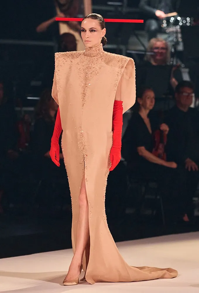 这 26 件惊艳连衣裙是 2025-2026 秋冬高级定制周的亮点