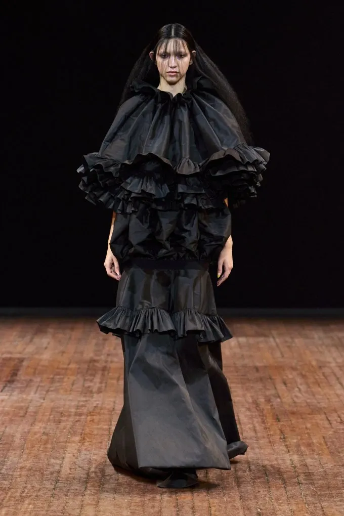 Viktor & Rolf 2025-2026 秋冬高级定制秀销量翻倍