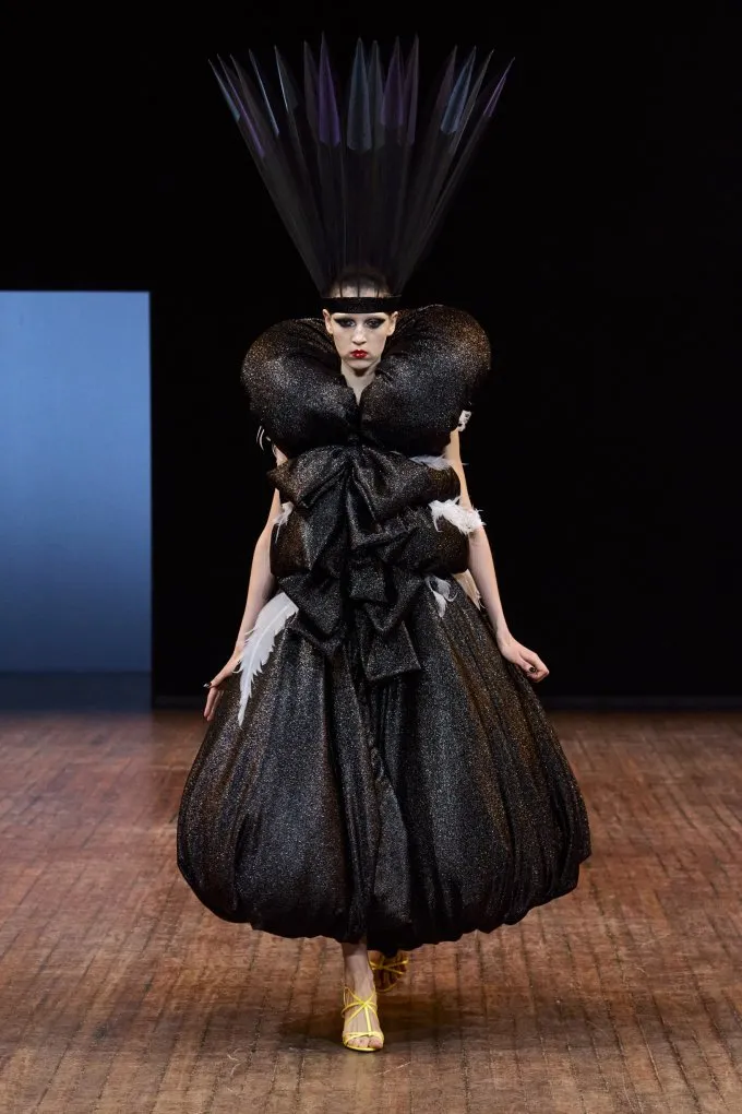 Viktor & Rolf 2025-2026 秋冬高级定制秀销量翻倍