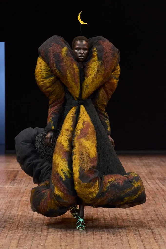 Viktor & Rolf 2025-2026 秋冬高级定制秀销量翻倍