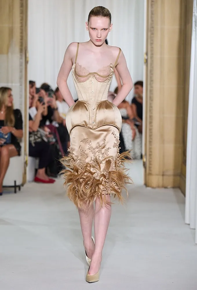 这 26 件惊艳连衣裙是 2025-2026 秋冬高级定制周的亮点