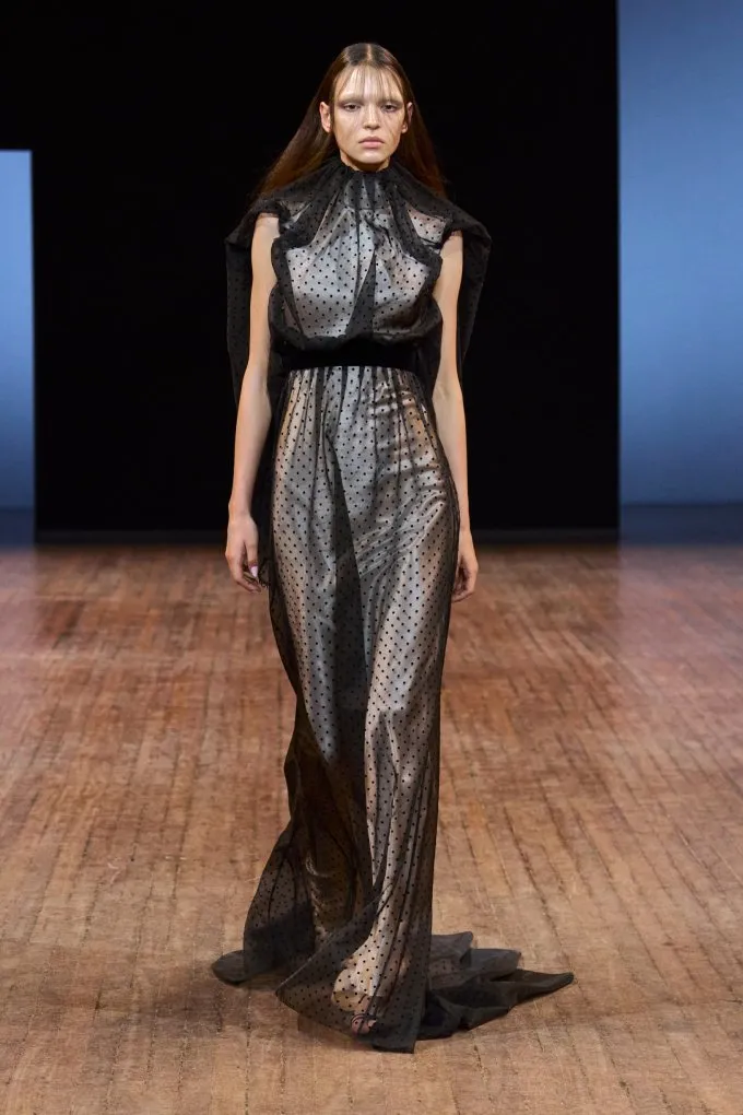 Viktor & Rolf 2025-2026 秋冬高级定制秀销量翻倍