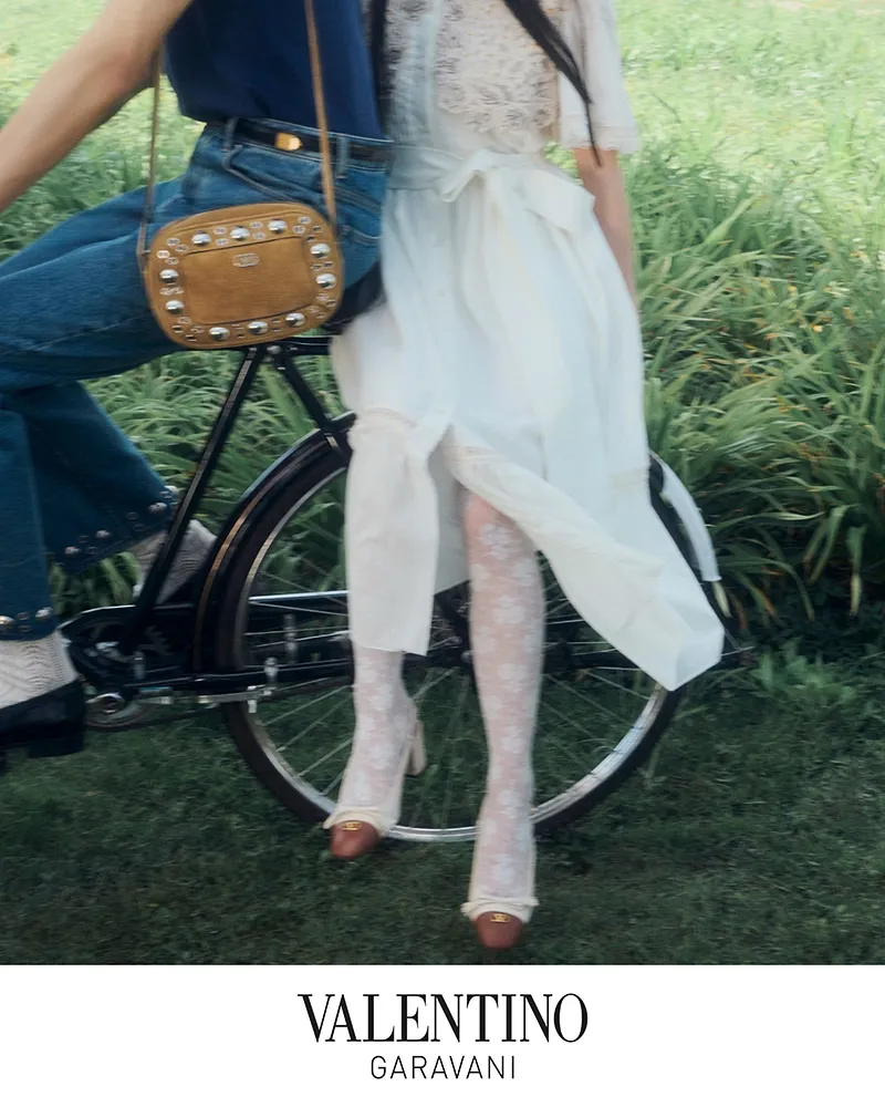 华伦天奴推出全新宣传活动庆祝中国情人节